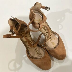 Sam Edelman tan close toed heeled sandals